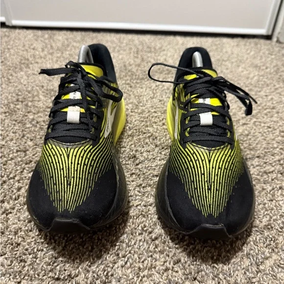 Brooks Hyperion Max Black Yellow Running - Picture 3 of 11